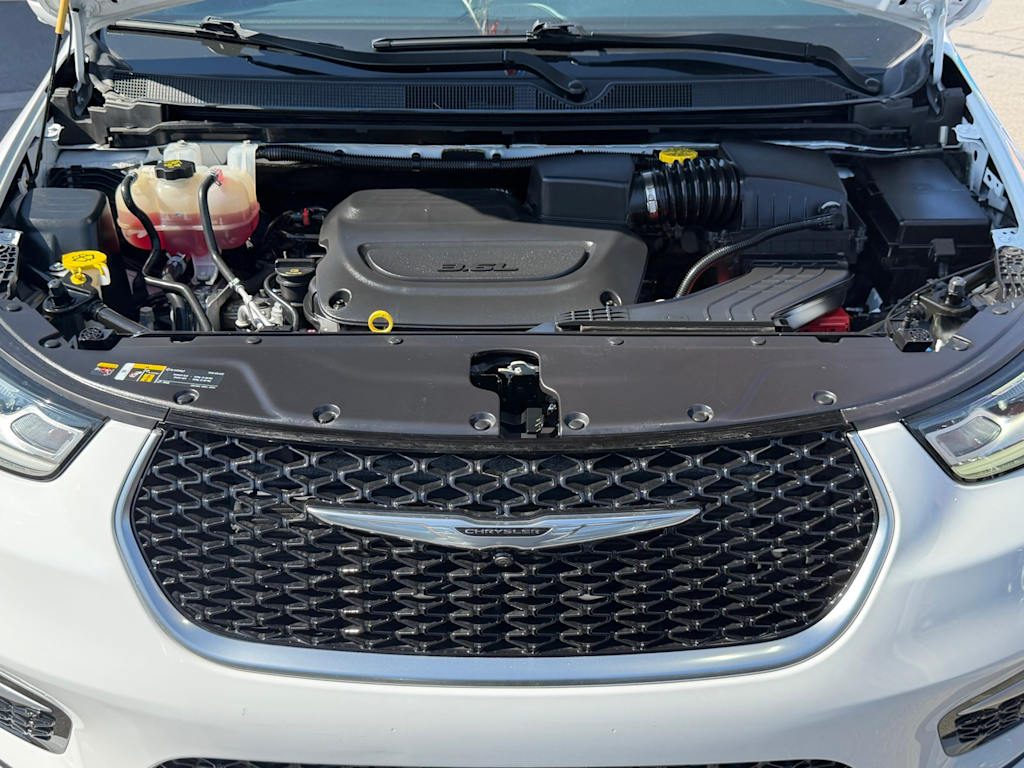 Thumbnail: 2024 Chrysler Pacifica - 9