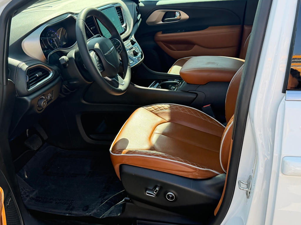 Thumbnail: 2024 Chrysler Pacifica - 11