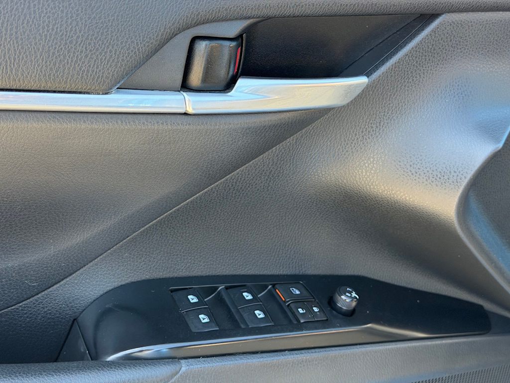 Thumbnail: 2018 Toyota Camry - 21