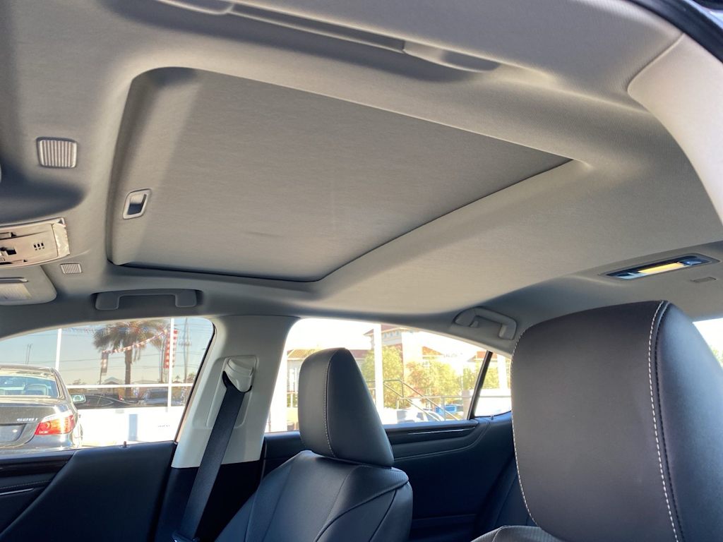 Thumbnail: 2025 Lexus ES - 15