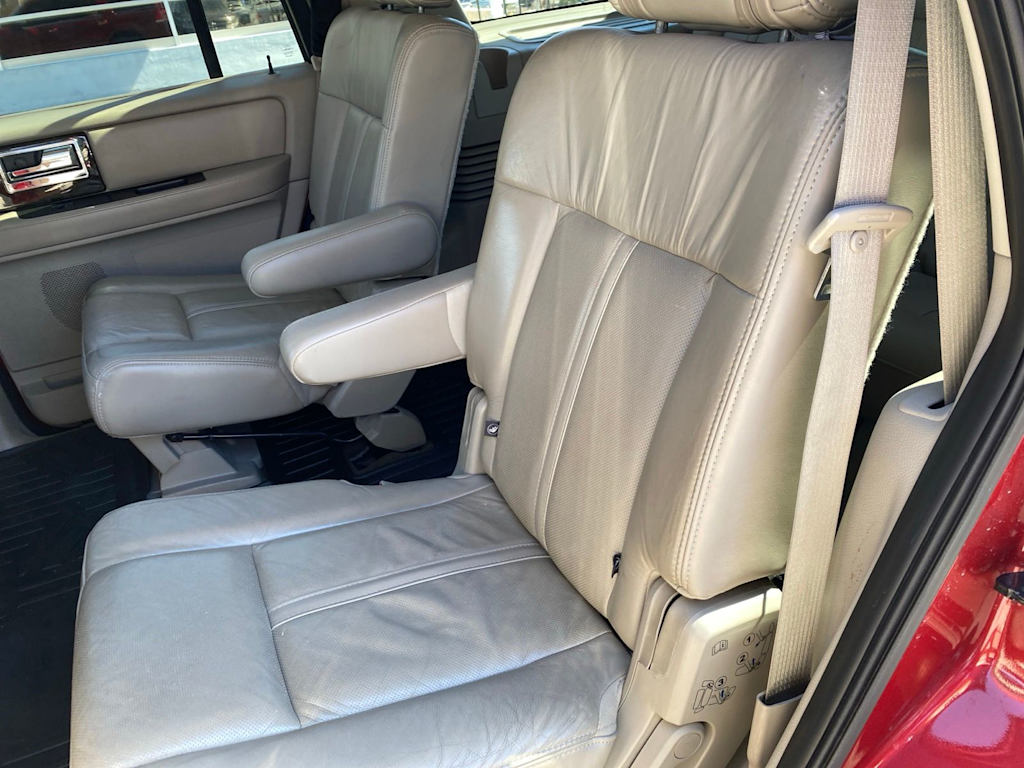 Thumbnail: 2015 Lincoln Navigator - 9