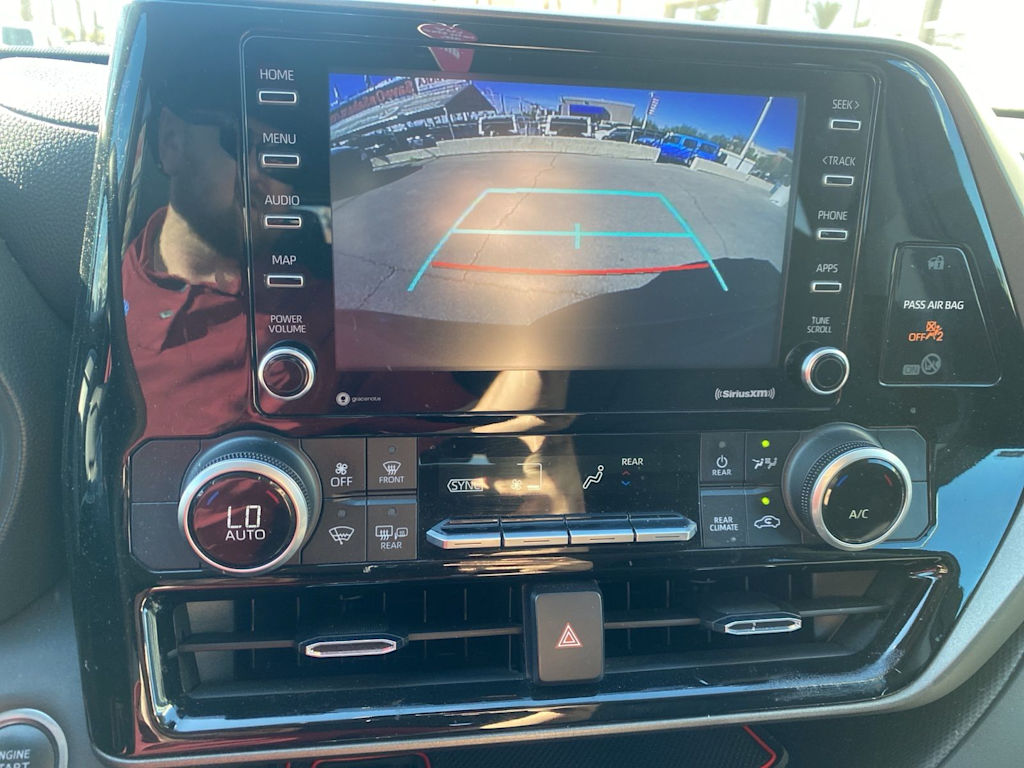 Thumbnail: 2021 Toyota Highlander - 15