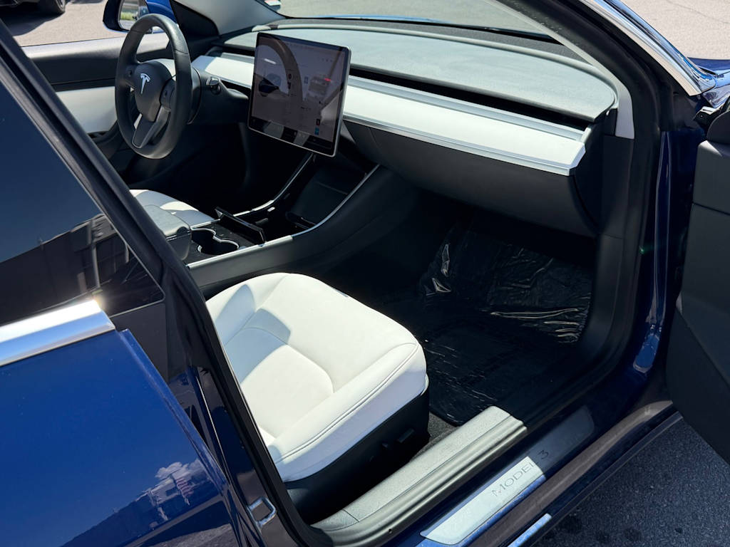 Thumbnail: 2020 Tesla Model 3 - 28
