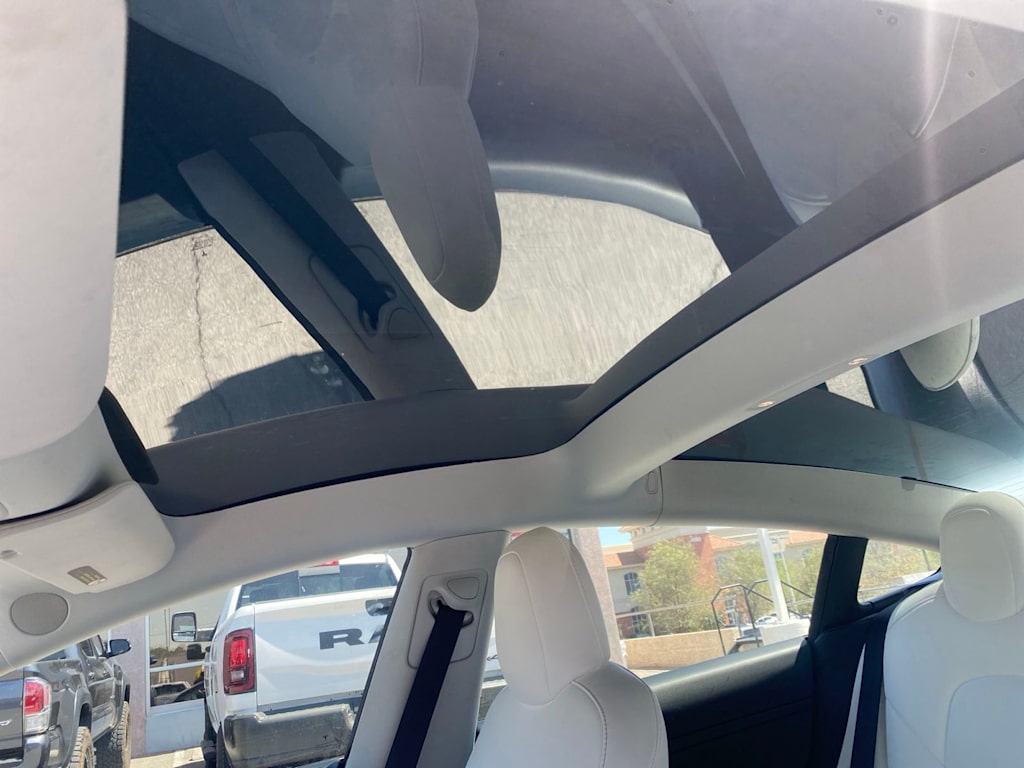 Thumbnail: 2021 Tesla Model 3 - 14