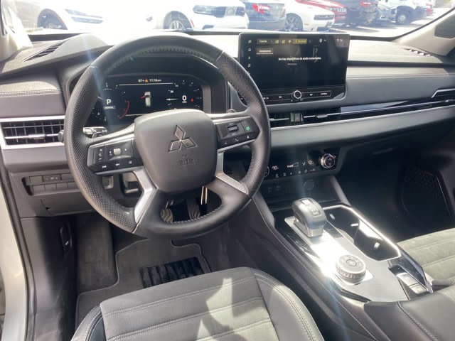 Thumbnail: 2025 Mitsubishi Outlander - 2