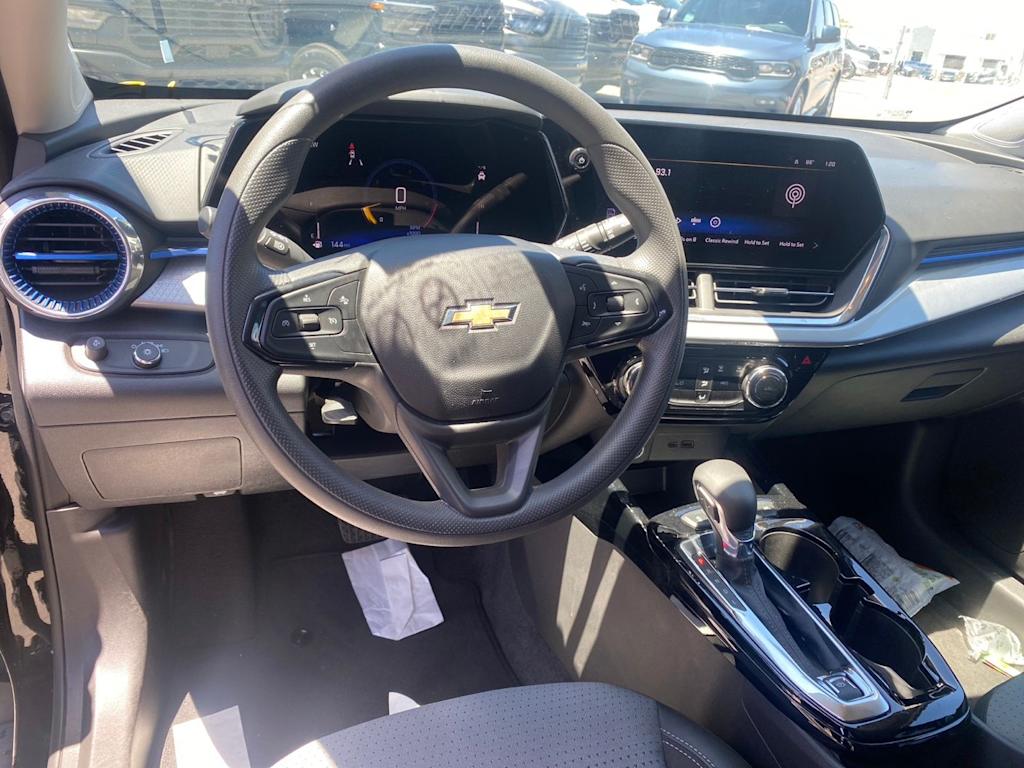 Thumbnail: 2025 Chevrolet Trax - 2