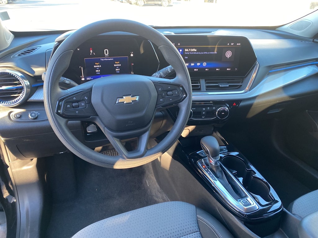 Thumbnail: 2025 Chevrolet Trax - 2