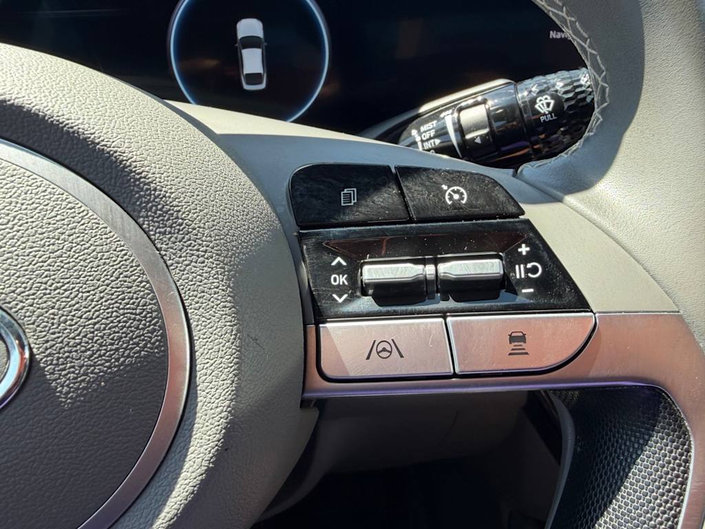 Thumbnail: 2023 Hyundai Elantra - 23