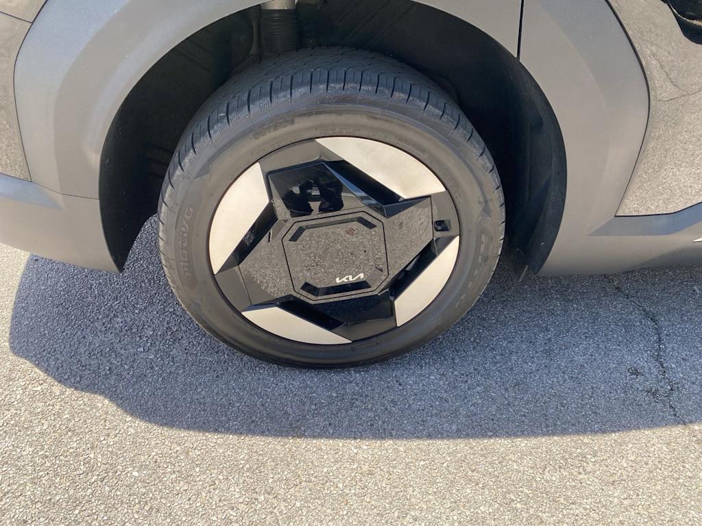 Thumbnail: 2024 Kia EV9 - 7