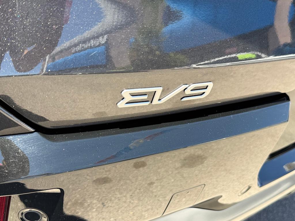 Thumbnail: 2024 Kia EV9 - 6