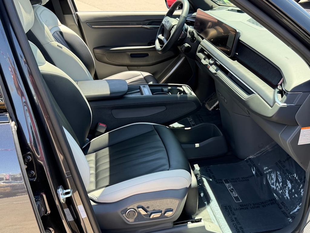 Thumbnail: 2024 Kia EV9 - 35