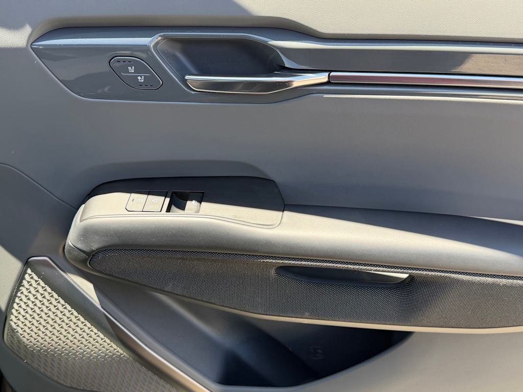 Thumbnail: 2024 Kia EV9 - 33