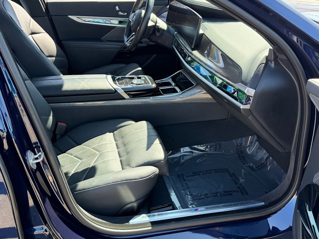 Thumbnail: 2023 BMW i7 - 32