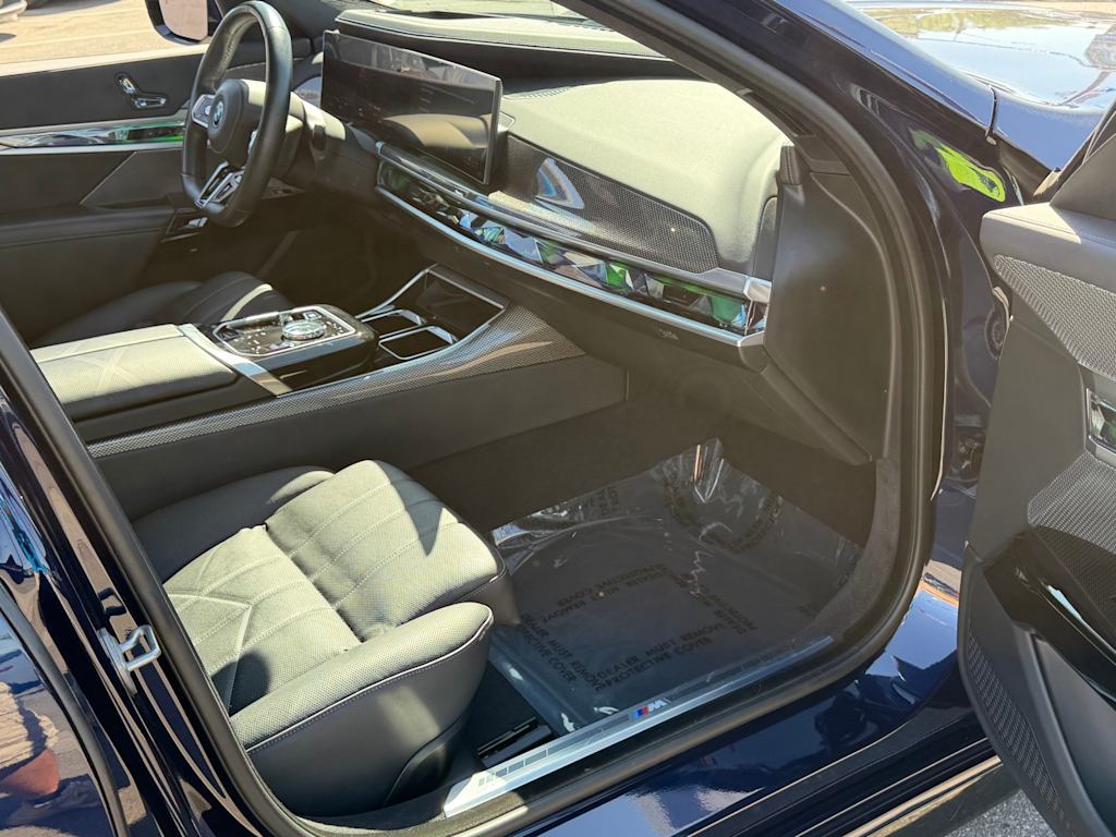 Thumbnail: 2023 BMW i7 - 33