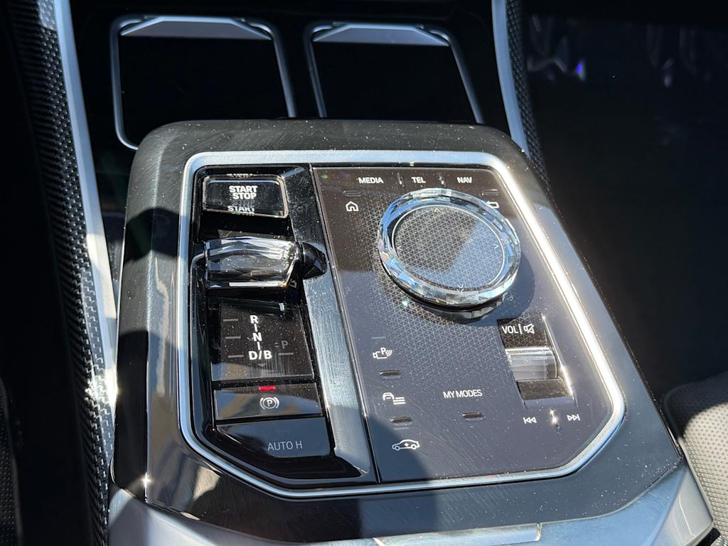 Thumbnail: 2023 BMW i7 - 25