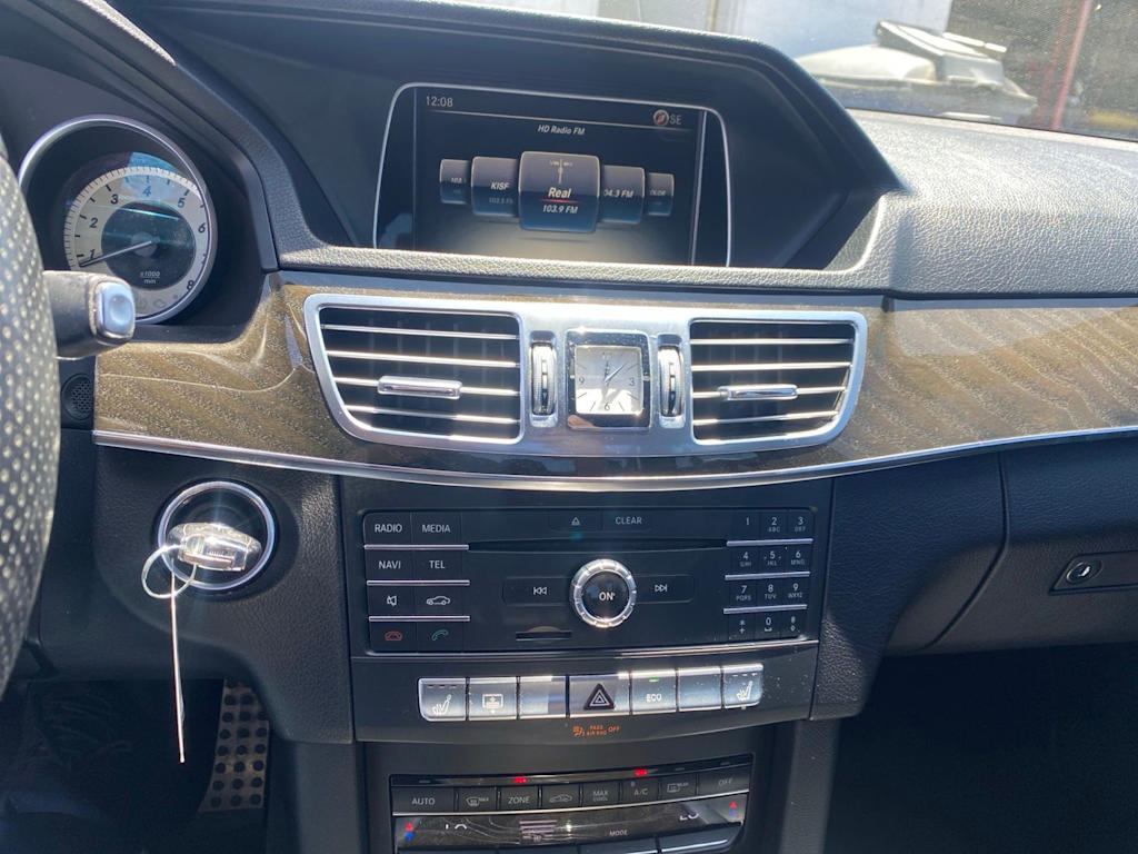 Thumbnail: 2016 Mercedes-Benz E-Class - 9