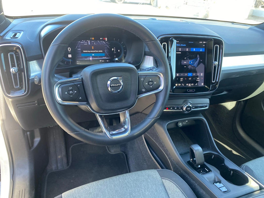 Thumbnail: 2024 Volvo XC40 - 2