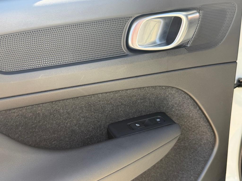 Thumbnail: 2024 Volvo XC40 - 27