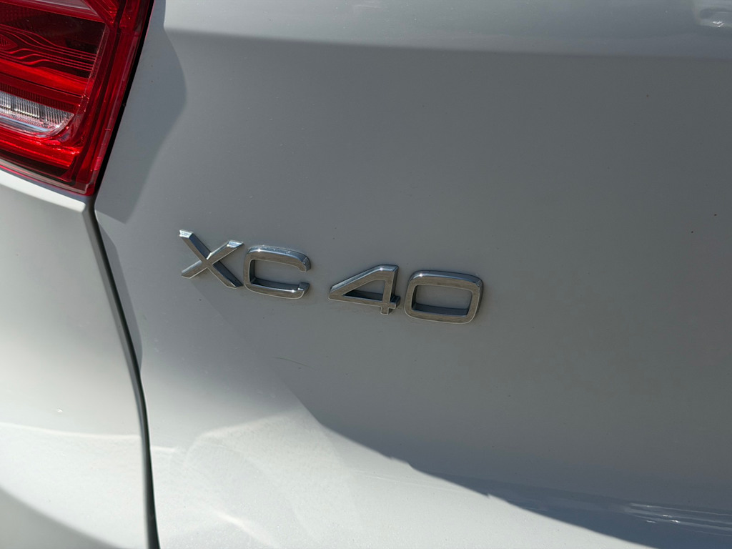 Thumbnail: 2024 Volvo XC40 - 32