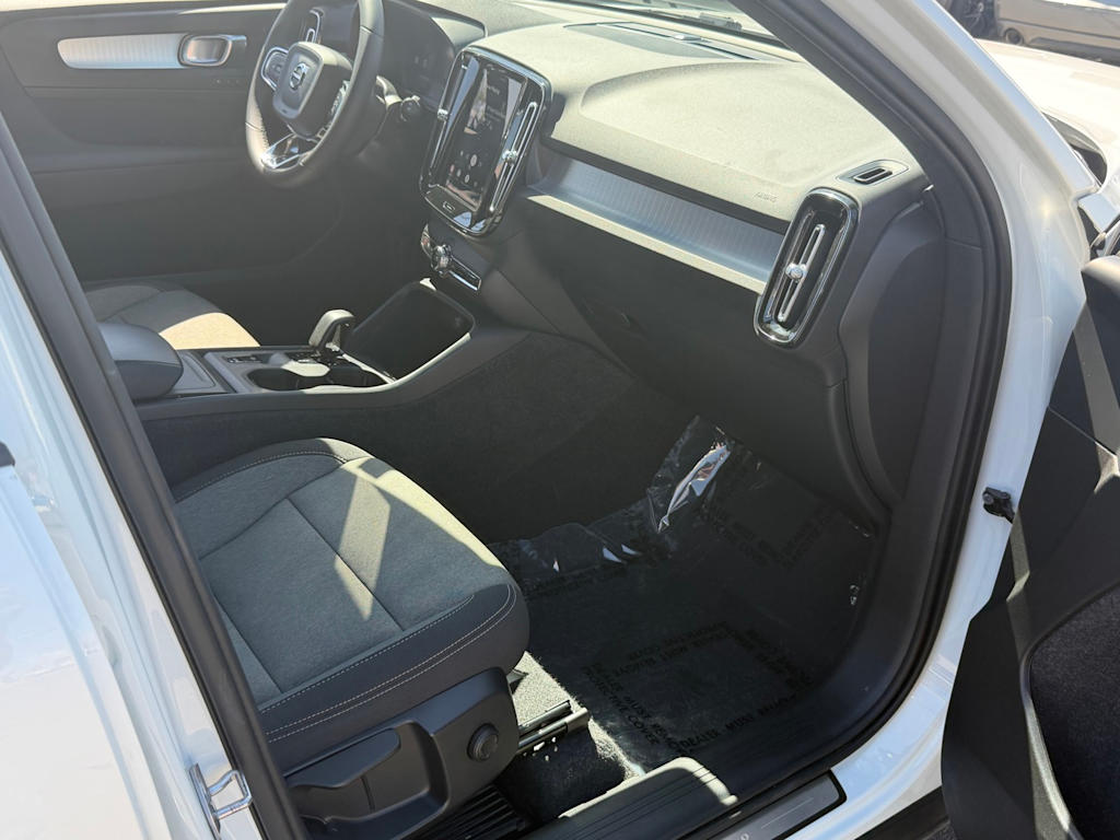 Thumbnail: 2024 Volvo XC40 - 30