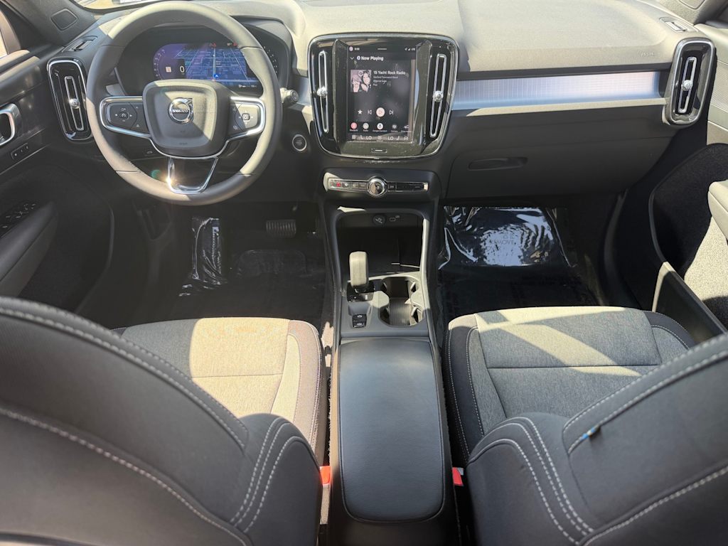 Thumbnail: 2024 Volvo XC40 - 2
