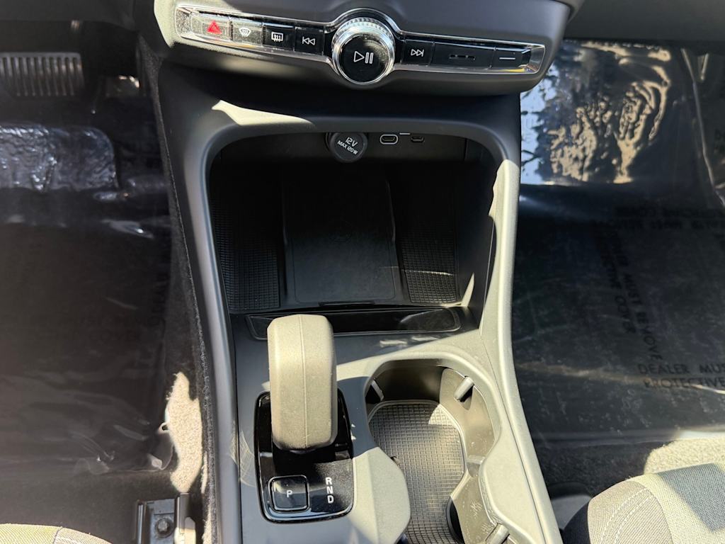 Thumbnail: 2024 Volvo XC40 - 24