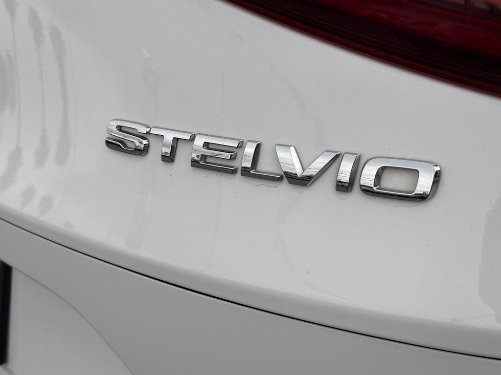 Thumbnail: 2022 Alfa Romeo Stelvio - 7