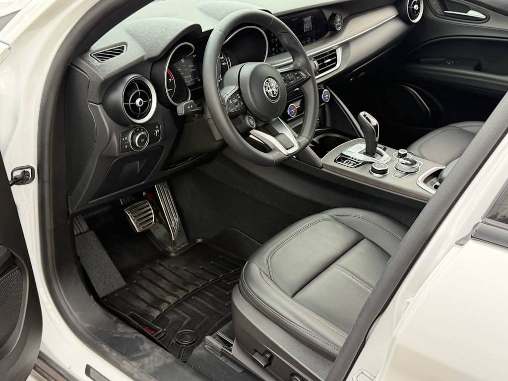 Thumbnail: 2022 Alfa Romeo Stelvio - 2