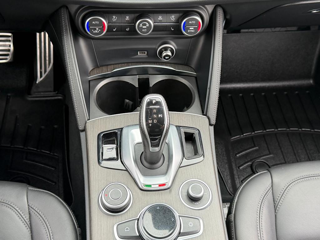 Thumbnail: 2022 Alfa Romeo Stelvio - 27
