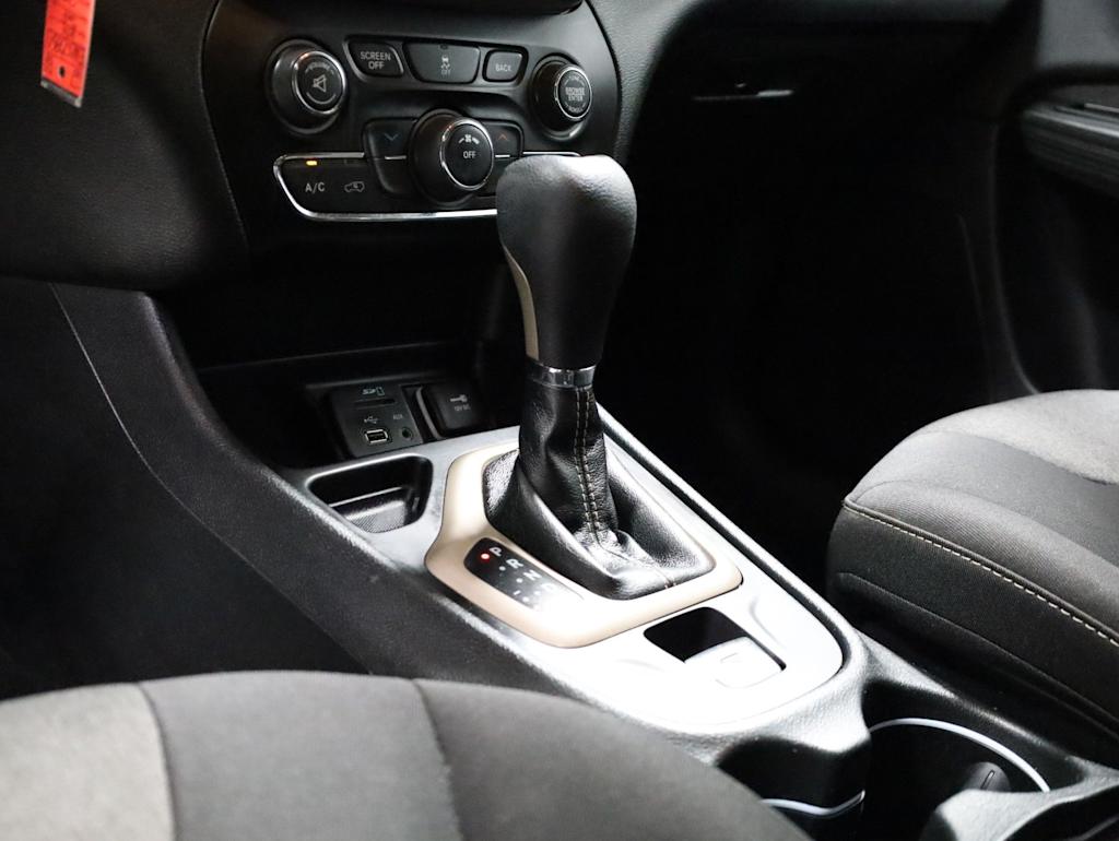 Thumbnail: 2014 Jeep Cherokee - 33