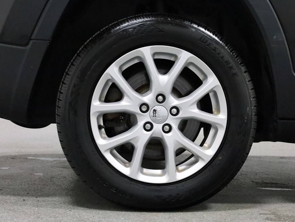 Thumbnail: 2014 Jeep Cherokee - 38