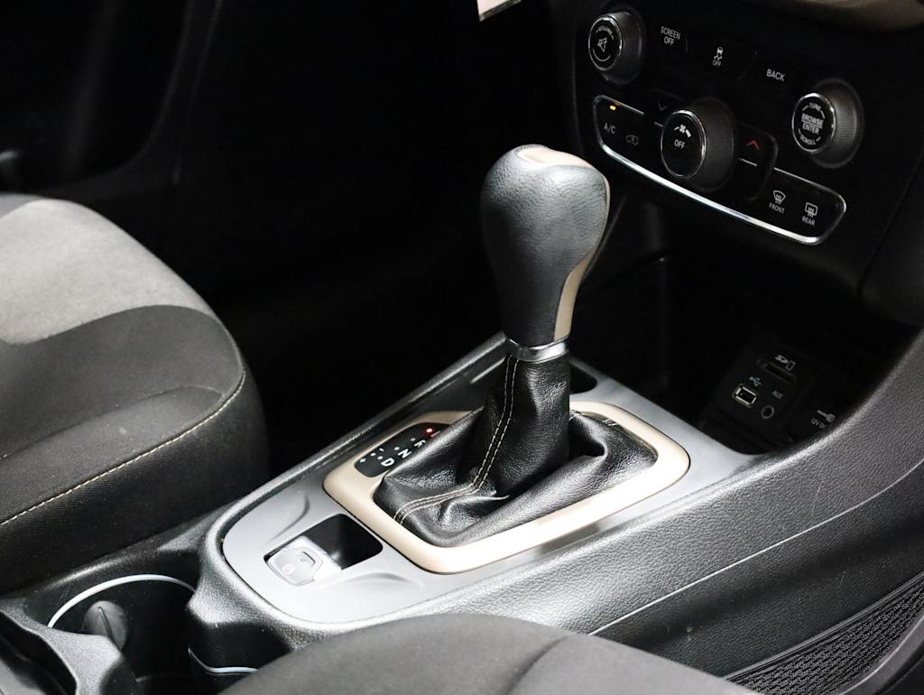 Thumbnail: 2014 Jeep Cherokee - 17