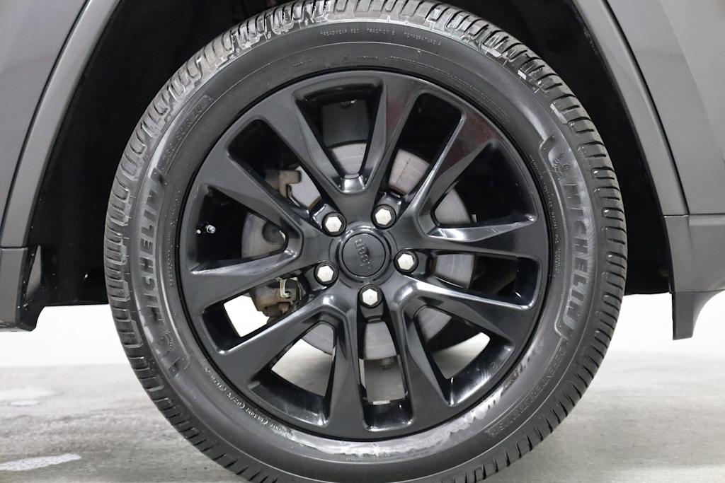 Thumbnail: 2018 Jeep Grand Cherokee - 24