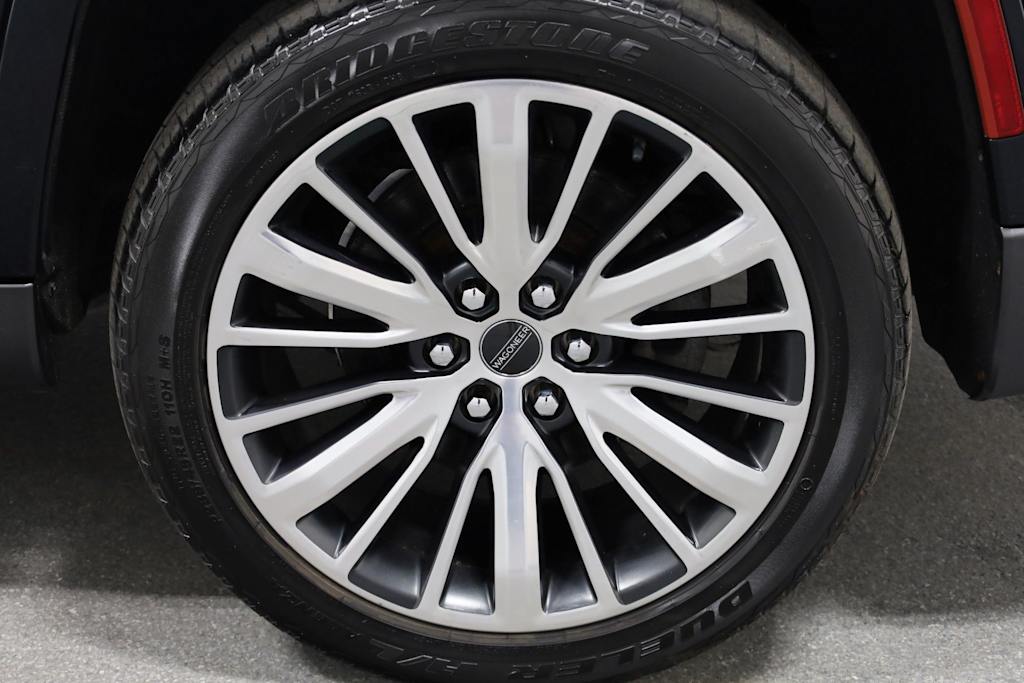 Thumbnail: 2022 Jeep Grand Wagoneer - 41