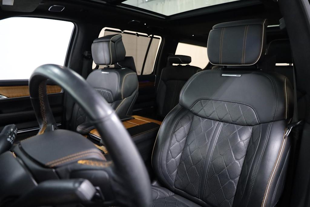 Thumbnail: 2022 Jeep Grand Wagoneer - 11