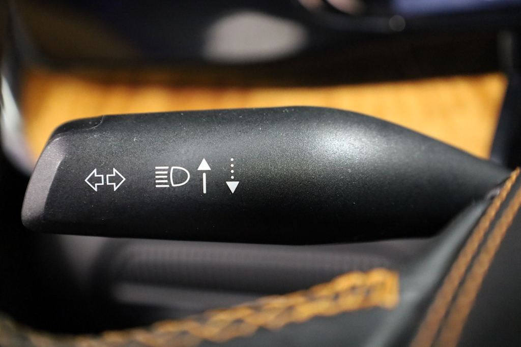 Thumbnail: 2022 Jeep Grand Wagoneer - 34