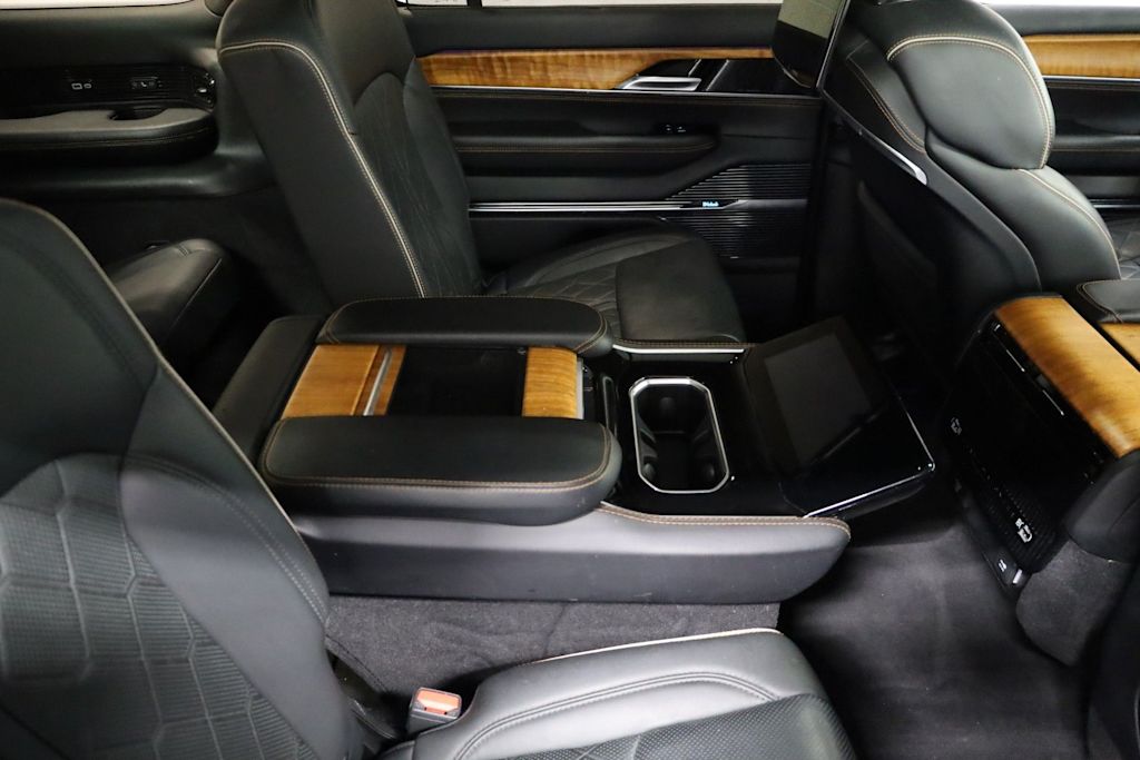 Thumbnail: 2022 Jeep Grand Wagoneer - 39