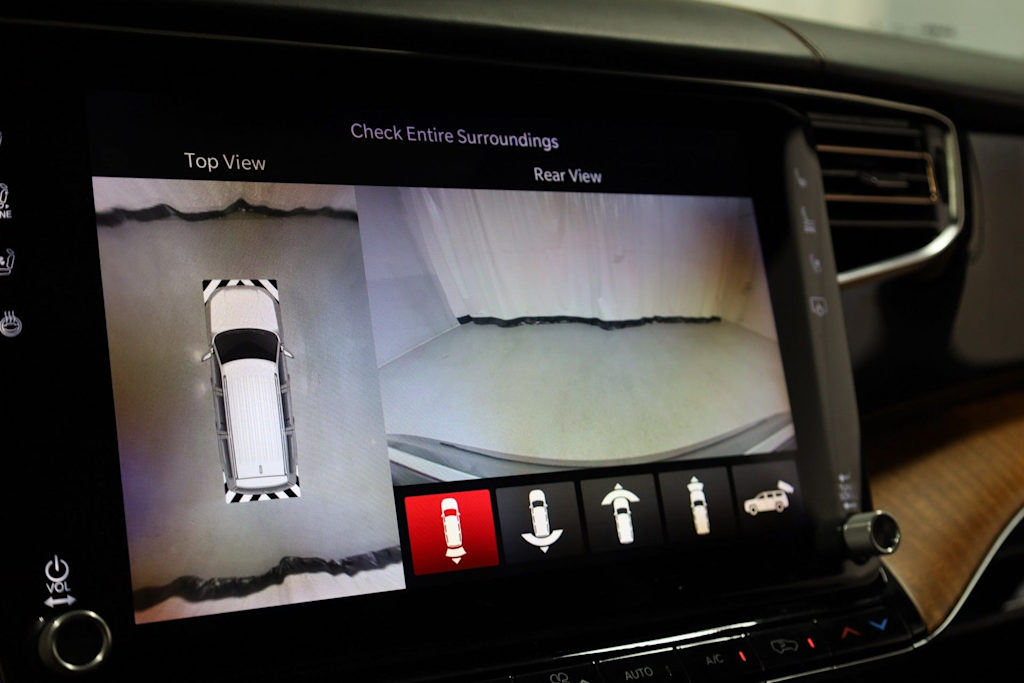 Thumbnail: 2022 Jeep Grand Wagoneer - 37