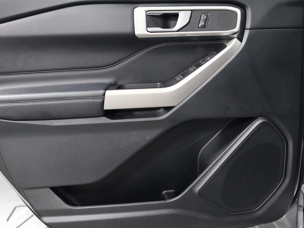 Thumbnail: 2021 Ford Explorer - 25