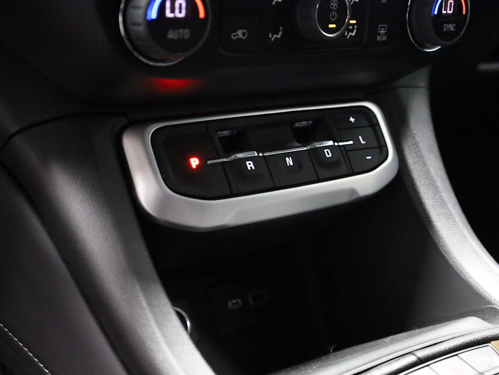Thumbnail: 2023 GMC Acadia - 32