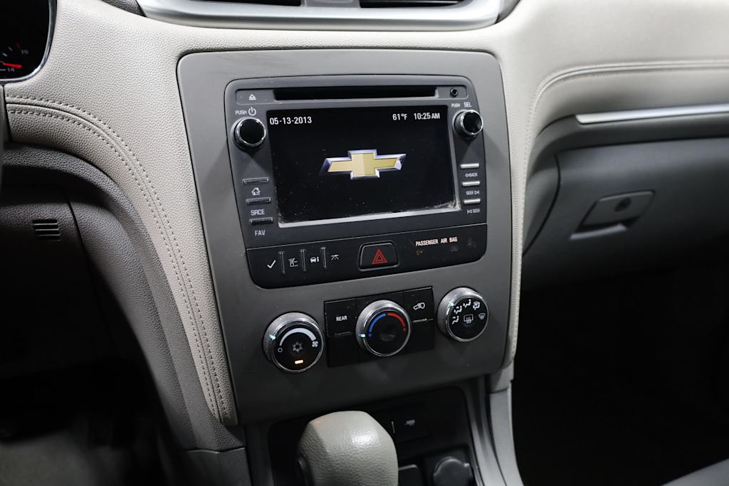 2017 Chevrolet Traverse LS 16