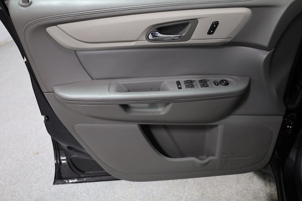2017 Chevrolet Traverse LS 27