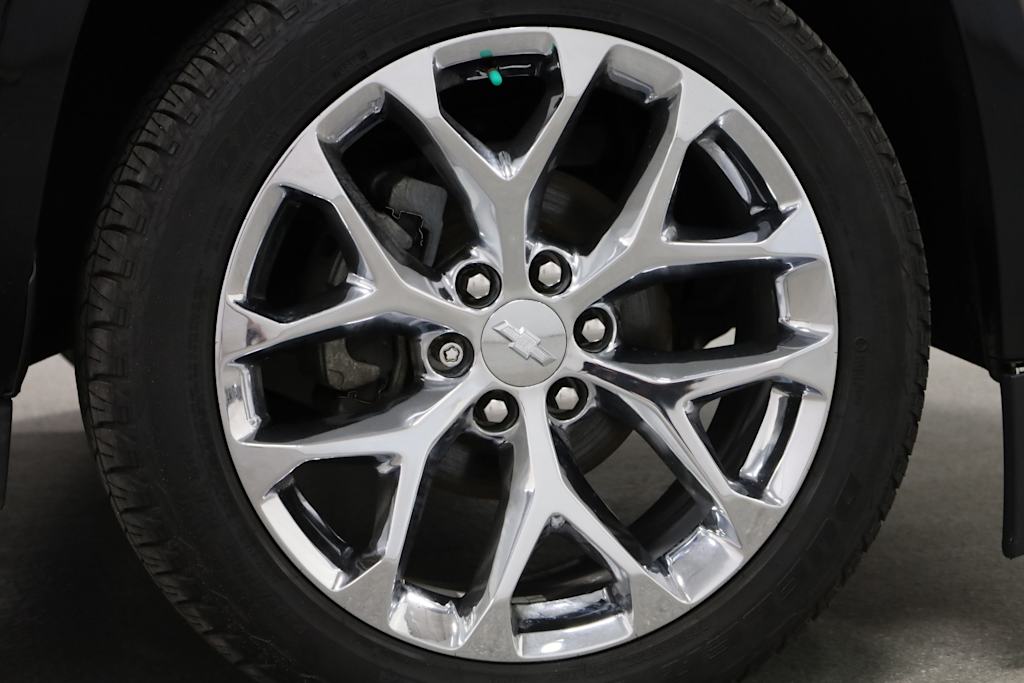 Thumbnail: 2016 Chevrolet Suburban - 21