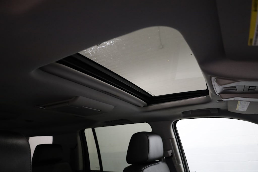 Thumbnail: 2016 Chevrolet Suburban - 26