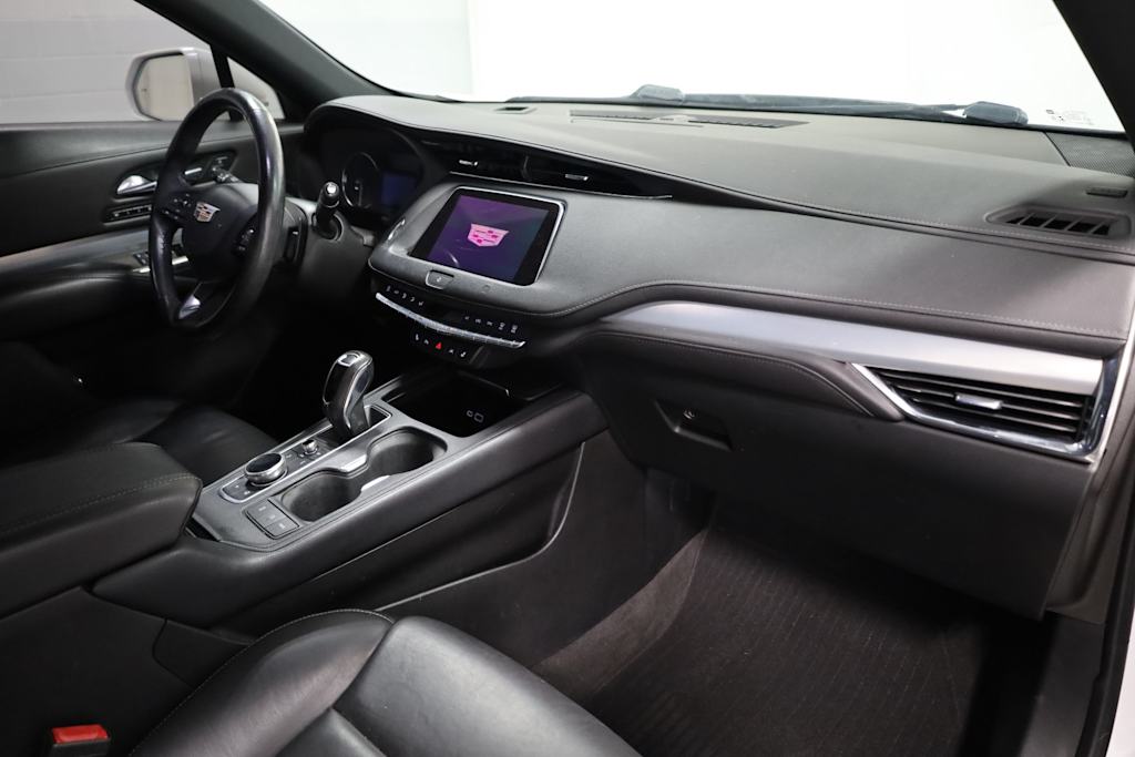 Thumbnail: 2019 Cadillac XT4 - 9