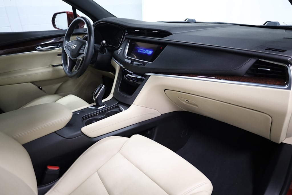 Thumbnail: 2017 Cadillac XT5 - 10