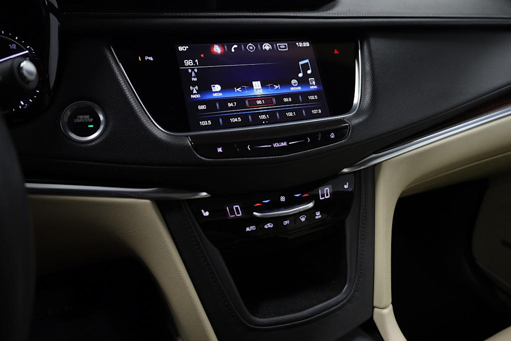 Thumbnail: 2017 Cadillac XT5 - 16