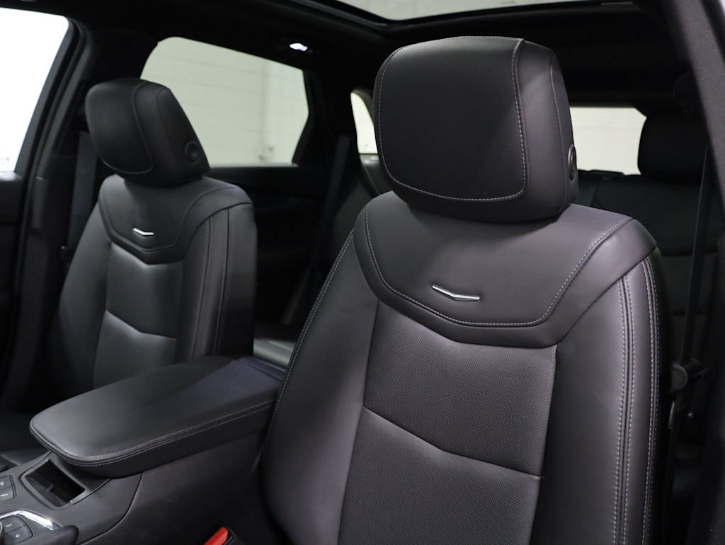 Thumbnail: 2023 Cadillac XT5 - 12
