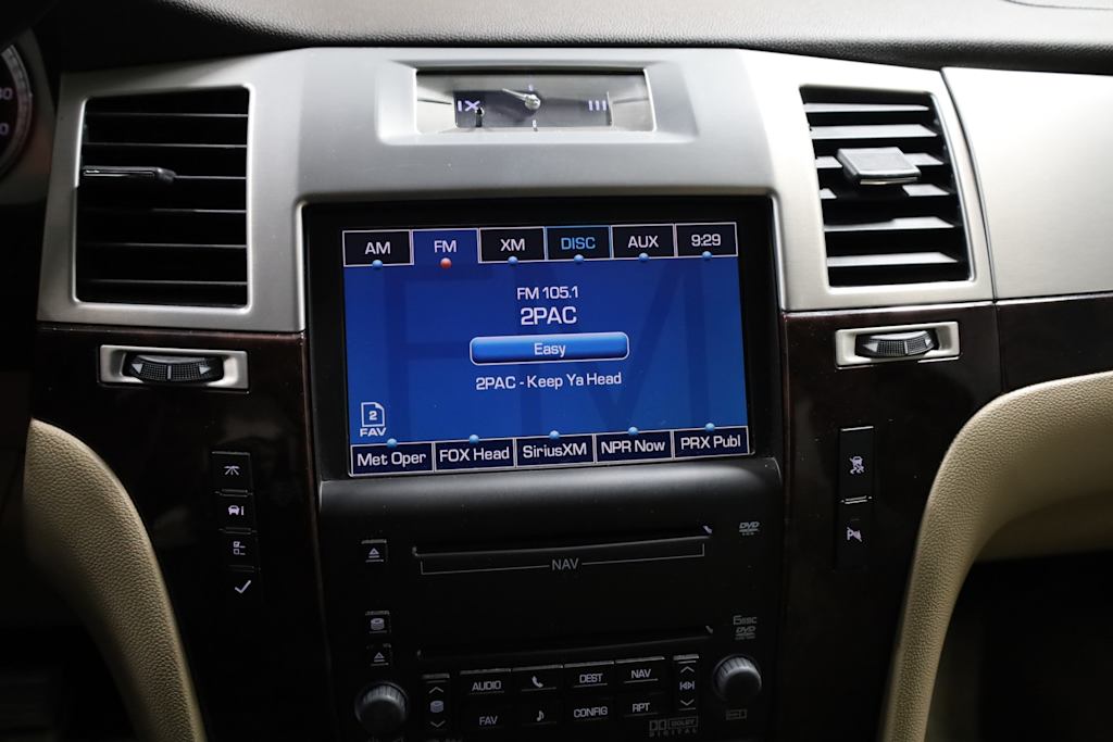 Thumbnail: 2010 Cadillac Escalade - 16