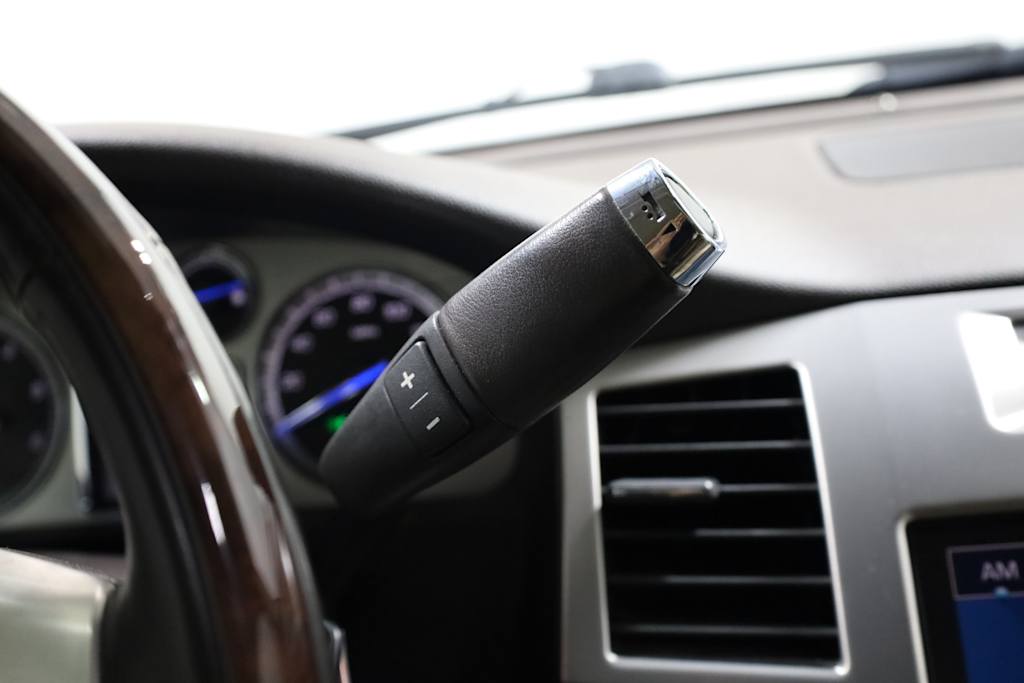 Thumbnail: 2010 Cadillac Escalade - 30